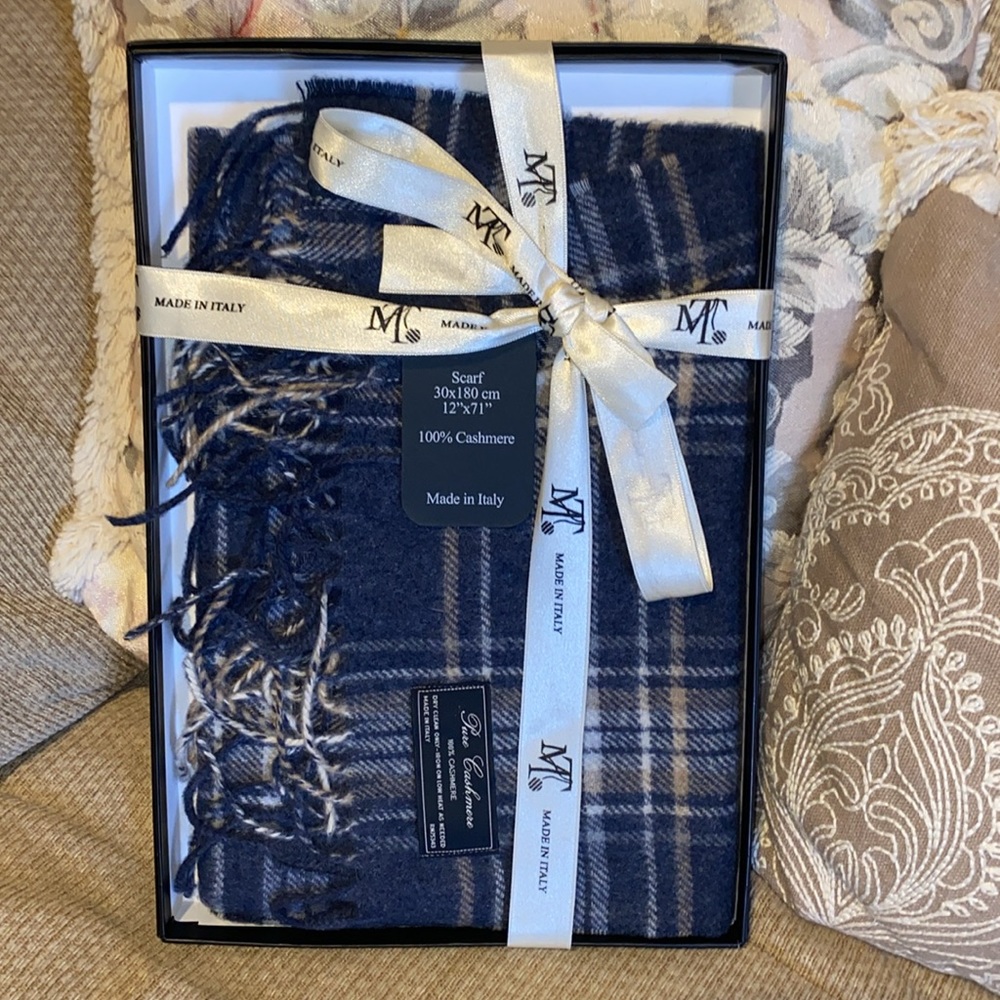 💙🤍💙NWT MT Italian 100% Cashmere Plaid Scarf